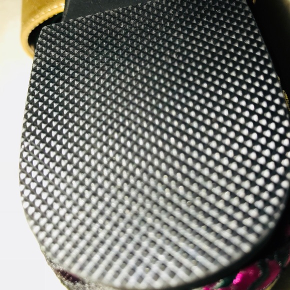 Brand New Blk embroidered pointy toe flats w/gold straps - Picture 7 of 8